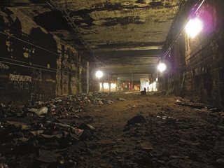 A section of tunnel in the NYC subway. Photo courtesy Jurne.