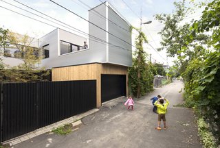 A Transformative Duplex Renovation in Montreal - Photo 3 of 15 -