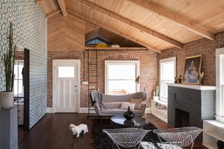 Amazing House is Half Historic and Half Modern - Photo 3 of 11 -