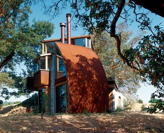 Big Sur: Coastal Commissions - Photo 9 of 9 - Hidden away up a perilous dirt road, the Witt Guesthouse, in its material and construction, reflects the wildness of the beauty that surrounds it.