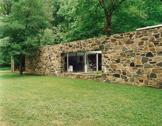Marcel Breuer Hooper House II - Photo 9 of 9 - The courtyard divides the "bi-nuclear" house into adult areas and children's areas, including a playroom.