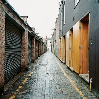 It isn’t difficult to spot the designer’s house along the narrow cobbled street in the East End of London. The clean facade is a clear break with the predominantly brick houses and a row of lock-ups.