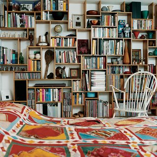 The self-supporting and extremely flexible bookshelf is made from 12 mm oak planks and uses 96 individual handmade pieces.