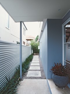 Clayden made the most of his modest lot by building as close to the perimeter as local zoning codes allow.