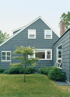 Linden Hills offers enough public outdoor space by way of city parks and Lake Calhoun that the Deans had no qualms about extending their house and deck into the backyard and taking up all of the side yard between the master bedroom and the neighbors’ yard.