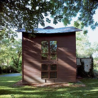 Before construction began, the site was surveyed to align the house precisely north to south along the solar axis and to ensure that the roof angle would parallel the angle of the sun at winter solstice.