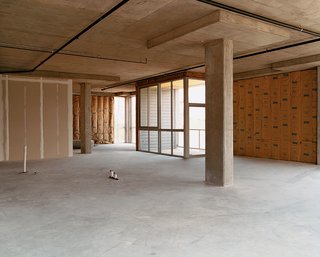 To minimize costs and give buyers maximum flexibility, the units were left as "warm shells," which the resident can finish in any number of ways. "So far, nobody’s come in and done a country kitchen," notes El Dorado partner Doug Stockman.