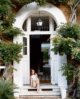 Phillips retained the old-world charm of original features like the black-and-white floor tiles (seen here in the entryway) and views of the garden from the front door.