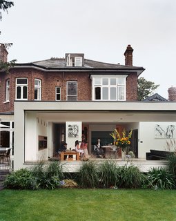 15 Modern Additions to Traditional Homes - Photo 4 of 15 - Architect Gregory Phillips connected the original house to a new modern extension that doesn’t interfere with the surrounding houses. "I try to be true to the location,"he explains, "so it doesn’t seem like some spaceship has landed."