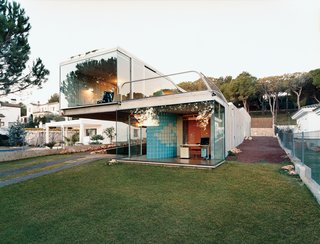 Suburban House of the Future by Cloud9 - Photo 2 of 10 - The concrete volumes of the upper and lower floors are independent to allow expansion and compression.
