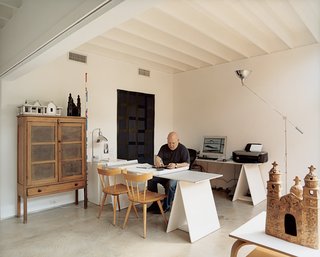 Bringing Families Back to Downtown Dallas - Photo 6 of 9 - Baum uses his "flex room" as his architectural office, but in the other three units adjoining his, the same space has been used as an extra bed-room and a TV room.