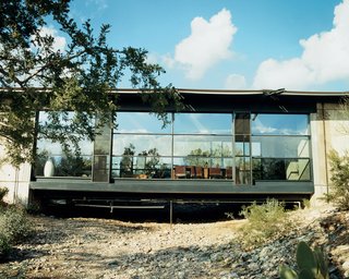The plan is simple: Two rectangles are connected by a bridge that traverses a desert wash. The effect of the light shining into the glass-walled living room is what first attracted Sette and Shikany to the house.