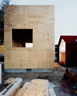 On the north façade, a rectangular void cuts through the addition’s second floor. A translucent passage will connect the addition to the existing house.