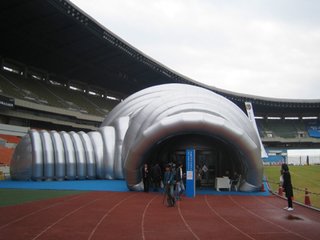 American Bill Price Makes a Stir in Seoul - Photo 1 of 1 -