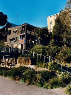 The outside steps of the Zulaikha–Laurence house in Sydney’s suburb of Balmain Point present an effective transition from the solid rock underfoot to the delicate structure of the house beyond. This approach helps to define the singular space of the residence.