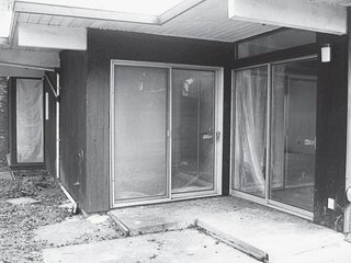 A Mid-Century Modern Home in Southwest Portland - Photo 7 of 15 -