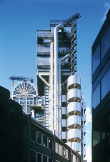 Lloyd’s of London, one of RSHP’s most famous projects, opened to the public in 1986, becoming an instant icon of British high-tech design. The building remains popular today as a film location.