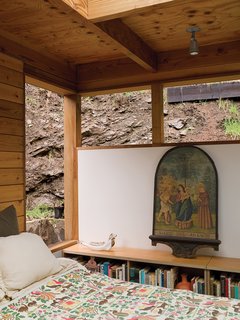Compound Addition - Photo 4 of 12 - From their bedroom, Hadley and Peter can gaze out at the canyon wall or up through a skylight at the clouds and stars.