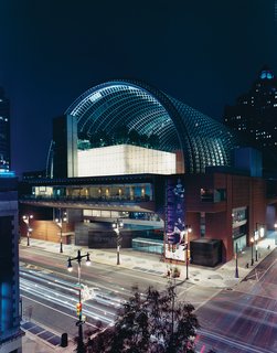 The Kimmel Center, designed by Rafael Viñoly, offers classical music.