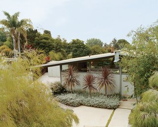 The rear facade.