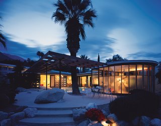 Marmol Radziner andAssociates have restored and augmented a number of classic homes by California’s original modernists. This image: The Loewy house designed byAlbert Frey in 1946.