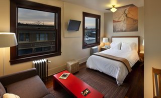 The New Old Commodore Hotel - Photo 3 of 4 -