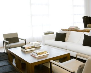 Hollis outfitted the living room with a sofa and lounge chairs from Minotti, a coffee table from Holly Hunt, and custom built-in bookcases (see previous photo) by CHM.Photo by <br><br>Ben Mayorga Photography