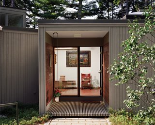 The entryway to Maison Amtrak owes a debt to Japanese architecture, a touchstone of Peter Cohen’s career.