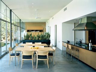 In one of three three buildings, spaces for dining, conversation and watching TV are found. The open kitchen, offices, and library are off to one side of this axis, while a north-facing window faces the courtyard.