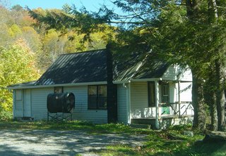 The original Depression-era "box frame" farmhouse was constructed without studs, using only one-inch-by-ten-inch planks. Image courtesy Chad Everhart Architect.