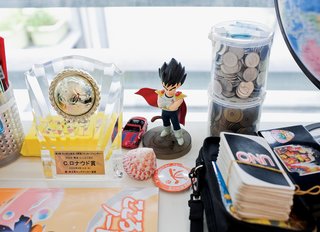 Small Box Home with Black Metal Facade in Japan - Photo 13 of 14 - Neatly ordered desktop ephemera.
