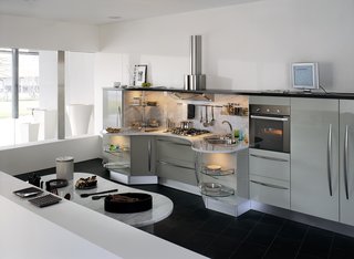 Italian kitchen company Snaidero set out in 2002 to create an attractive kitchen system that would meet the needs of individuals in wheelchairs. The result: the Skyline kitchen.