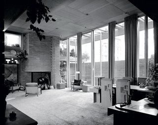 A full-scale model of a Usonian house, installed on the site of the future Guggenheim Museum, 1953.