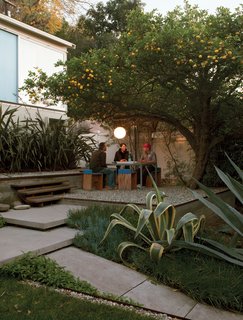 Surrounded by flax, agaves, and a prolific lemon tree, the gravel terrace out front makes an inviting place to eat, work, or party. Molina and Turin fashioned the table from repurposed glass and Unistrut tube steel and the humble chairs from plywood wrapped in sheets of blue foam.
