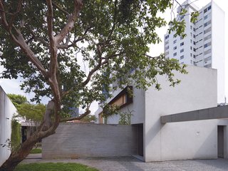 An inner wall divides the main gate from the inner garden, enhancing privacy and creating narrative suspense as you enter.