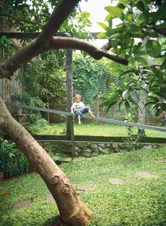 The sliding wood partitions also give the place a tree-house feel, which one of its young residents couldn’t like more.