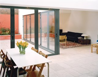 The fluid relationship between the open-plan living zone and the garden, enhanced by even floor levels inside and out, helps create a generous feeling of space, despite the challenging constraints of the limited site.