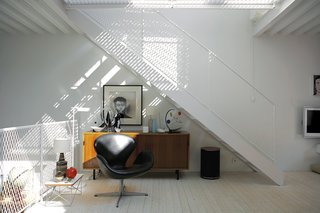 The ever-changing daylight, plus the use of curtains and lighting options, means that Ahlgren and Lökaas enjoy a variety of different atmospheres.