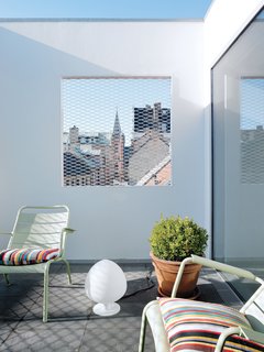 The roof terrace offers a view of the town square, "filtered" through a grille.