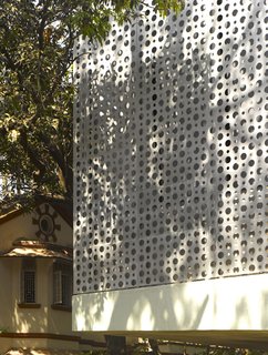 A Modern Aesthetic in Mumbai - Photo 7 of 17 - An angle showing the interaction between the new building and the house next door, as well as the numerous trees on-site.