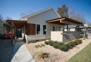 The Barker residence in Raleigh, North Carolina is designed by Vernacular Studio. Located in the Five Points neighborhood near downtown Raleigh, North Carolina, this addition and renovation provides a unique response to a typical building problem in this area: How does one add-on to prewar structures without destroying the character of the existing neighborhood?