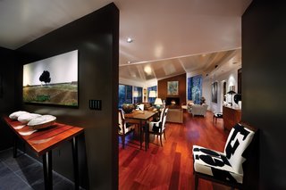 The interior is expressed through a series of simple planes that allow each space to flow to the next.