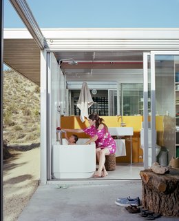 itHouse, view from court to bathroom.