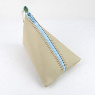 Zaum's Tetra media accessory bag, measuring in at 5.75-inches-by-eight-inches.