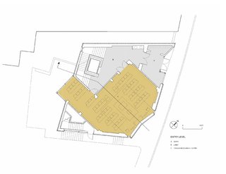 The building's perimeter echoes the irregular trapezoidal site.