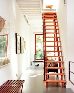 Ryall installed vertical circulation elements, opening an unobstructed 47-foot-long view from front to back, and kept the ceiling beams exposed to create a loftlike environment.