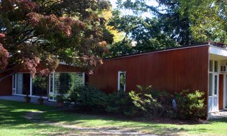 A defining characteristic of Breuer’s design is the butterfly roof: the exact opposite of the high-pitched roof line that characterizes the Cape Cod vernacular style. Photo by Diana Budds.