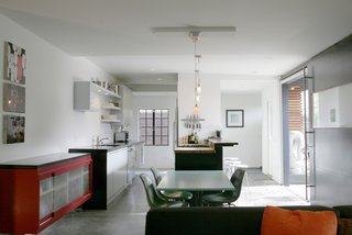 In the kitchen and dining area, Shoup used ipe wood and installed an energy-efficient hydronic radiant heating system in the concrete floor. "There’s a minimalism that drives the basic design gestures," notes Shoup. "I tried to temper that with a complementary materials." Photo by building Lab inc.