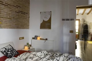 A toxin-free environment was especially important in the bedroom, so the couple incorporated organic cotton, latex pillows and paints made without volatile organic compounds (VOCs).