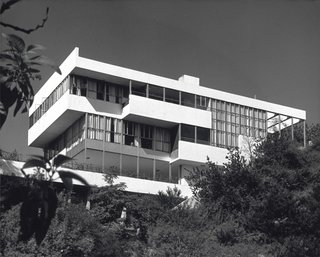 The Lovell Health House by Richard Neutra is used as a set on the film.